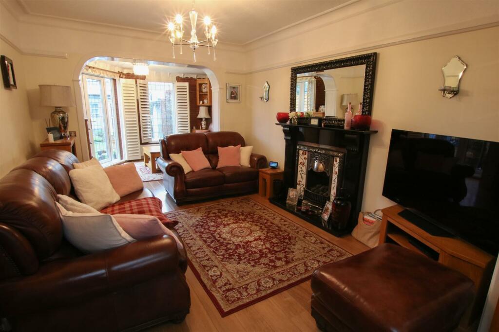 EXTENDED LIVING ROOM