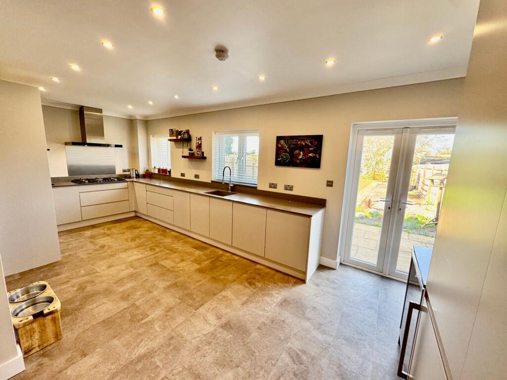 Wren fully fitted Kitchen 