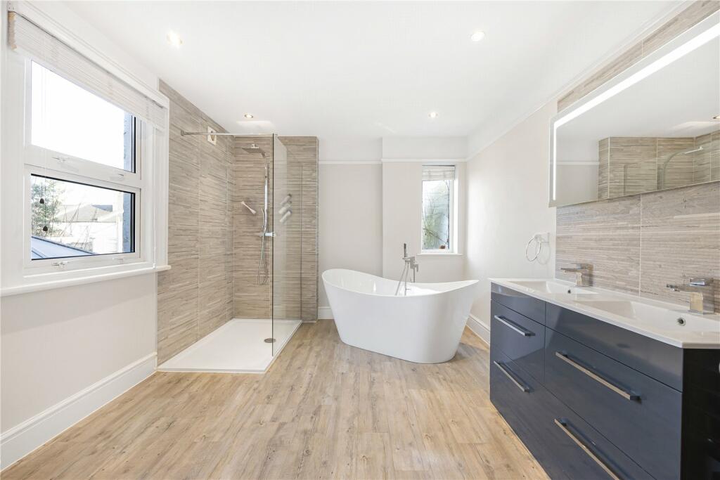 1st Floor Bathroom