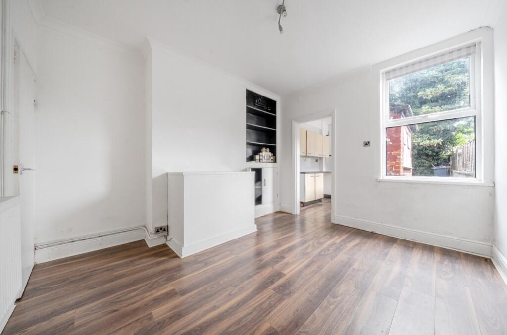 1353744-4-68c7dc58d3104