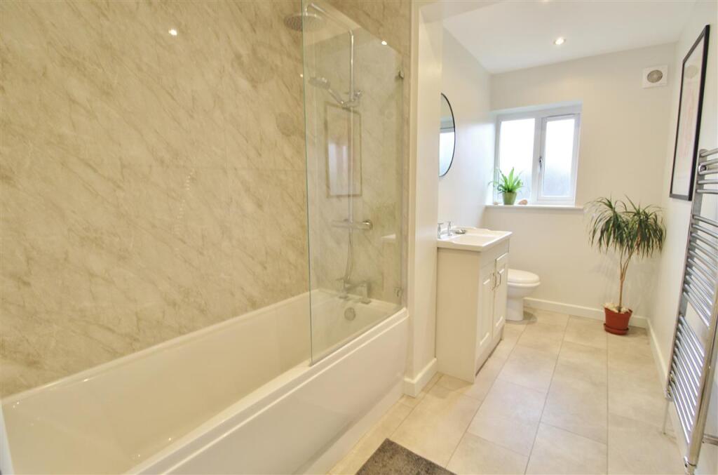 FAMILY BATHROOM