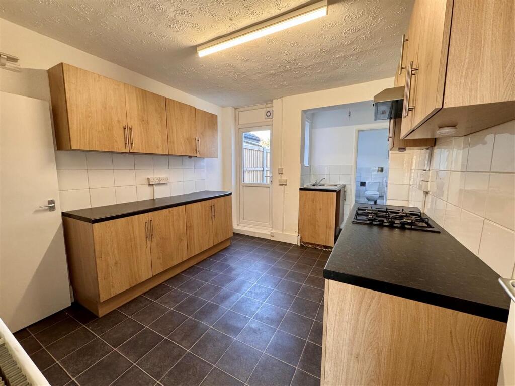 Kitchen1.jpg