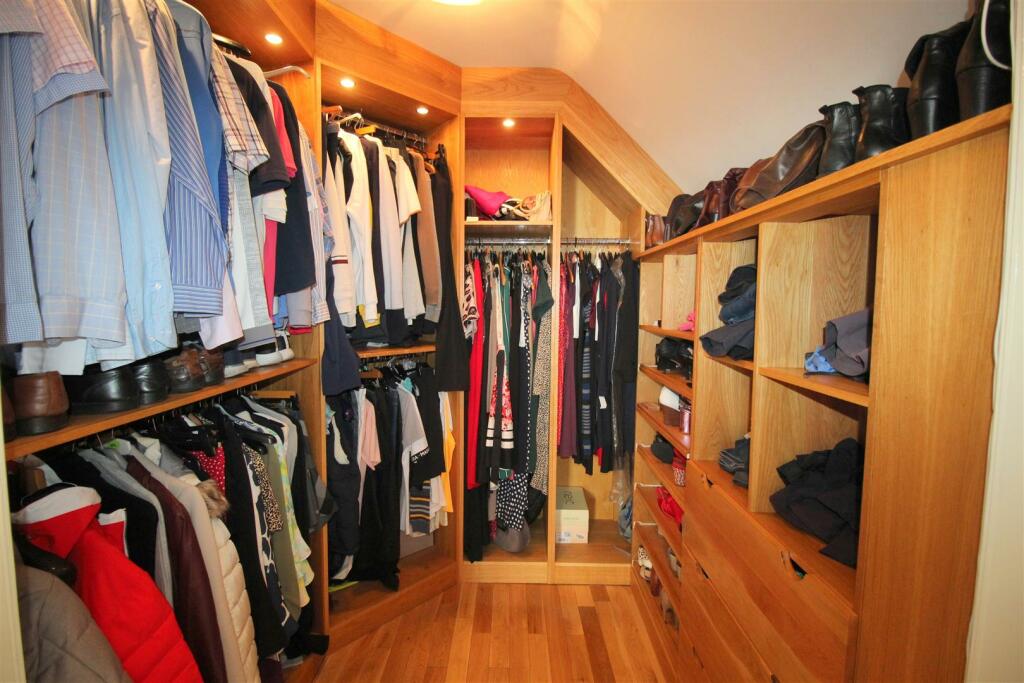 St Annes Road East, 202, dressing room.JPG