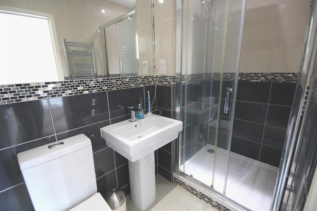 ensuite.jpg