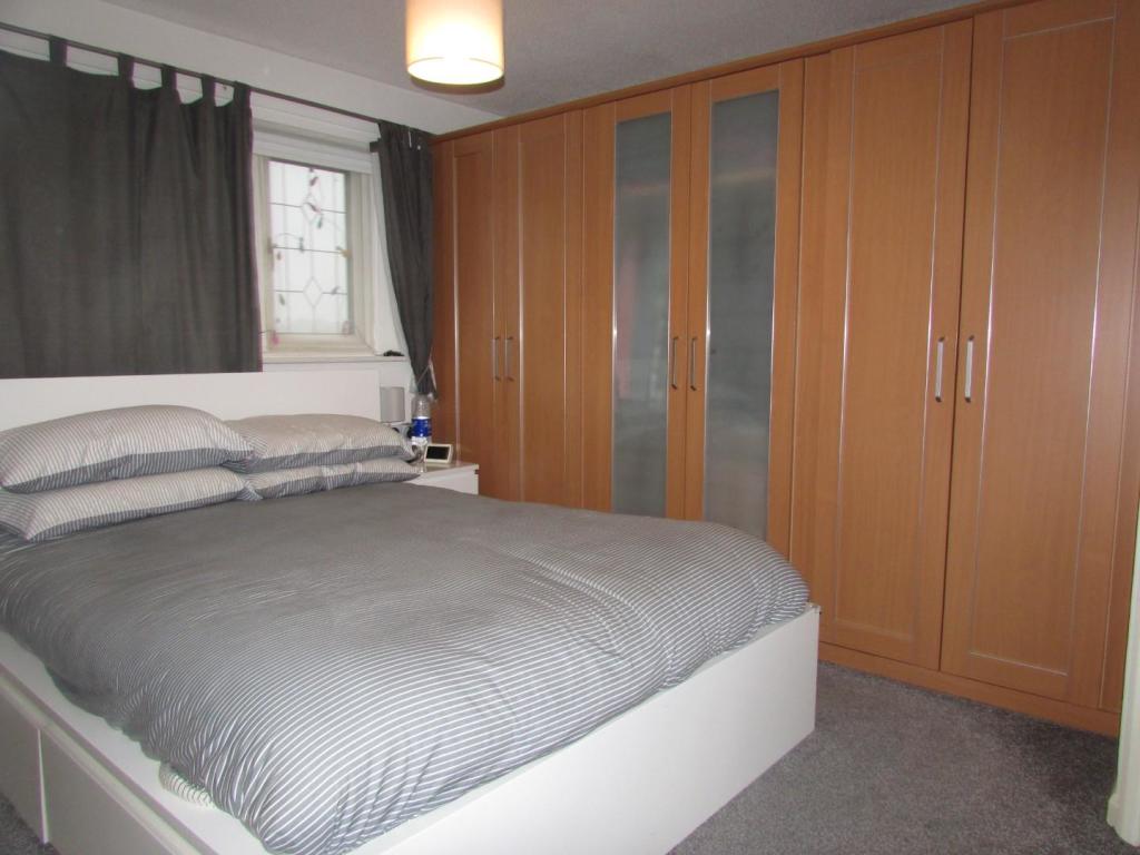 WhitewillowCl8bed1.JPG