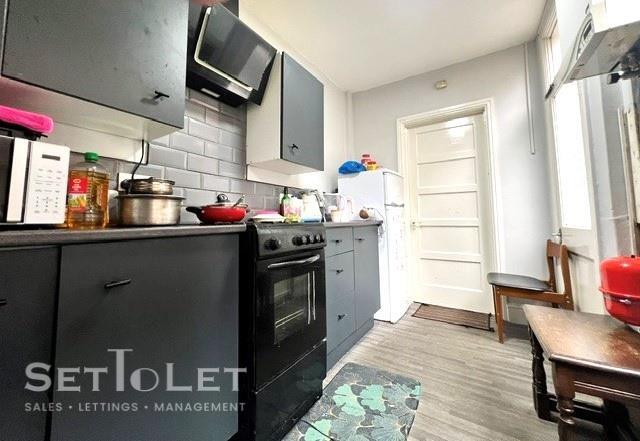 31 Chartley Road, LE31AB - Sale 8.jpg