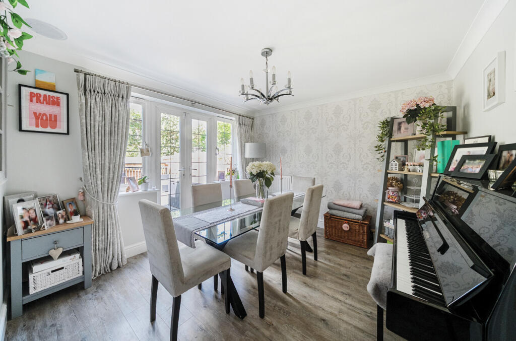 12-681b293ed9d06-...