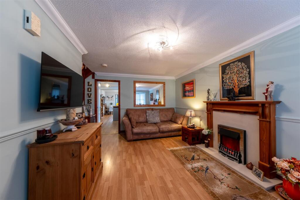 6 Gowy Court-012.jpg