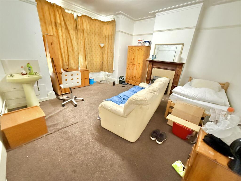 ROOM 2