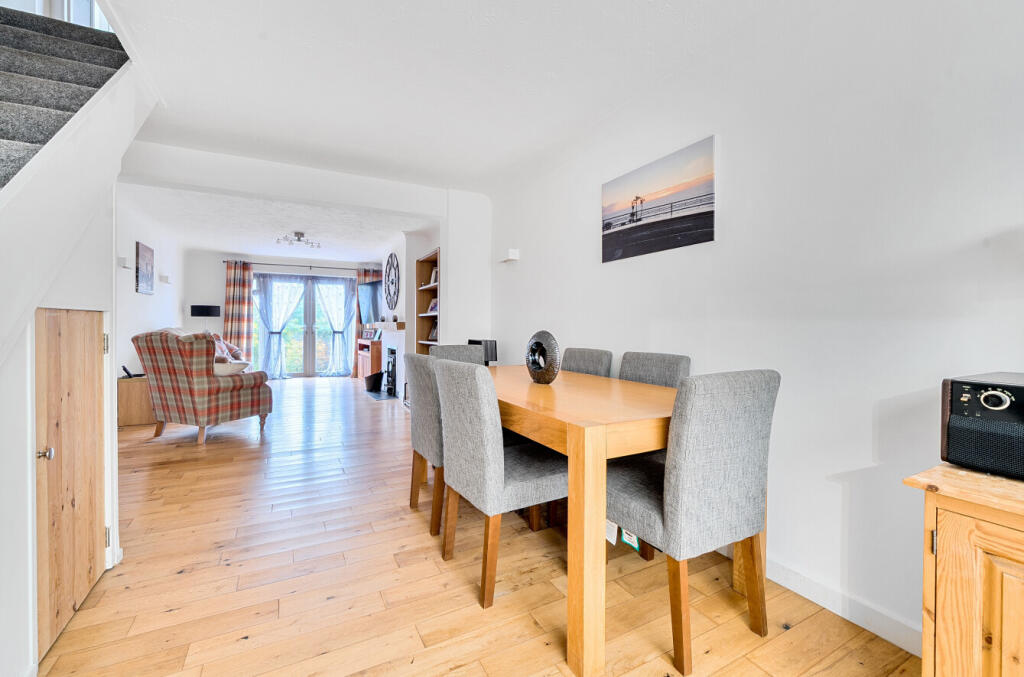 1365107-5-68f5f6c...