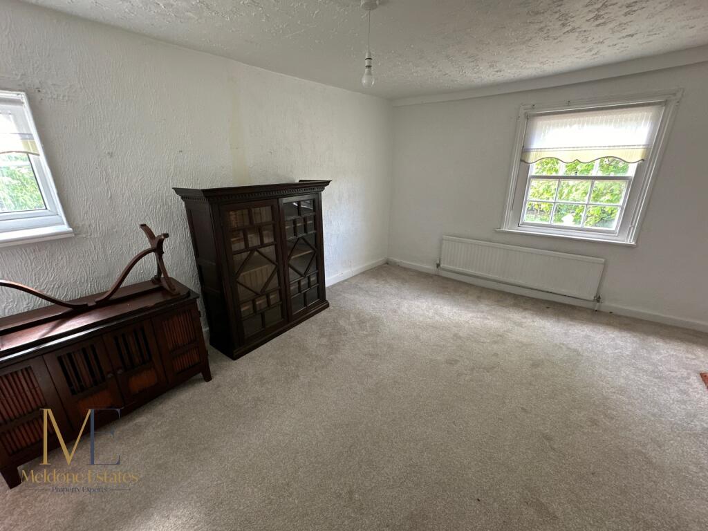 Bedroom_2.JPG