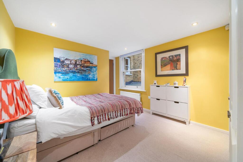 Bedroom 1 (2).jpg