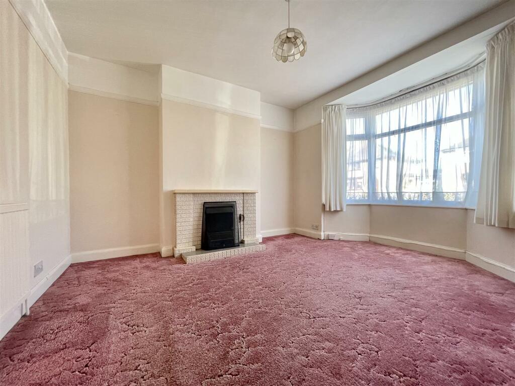 Sitting Room/Dining Room