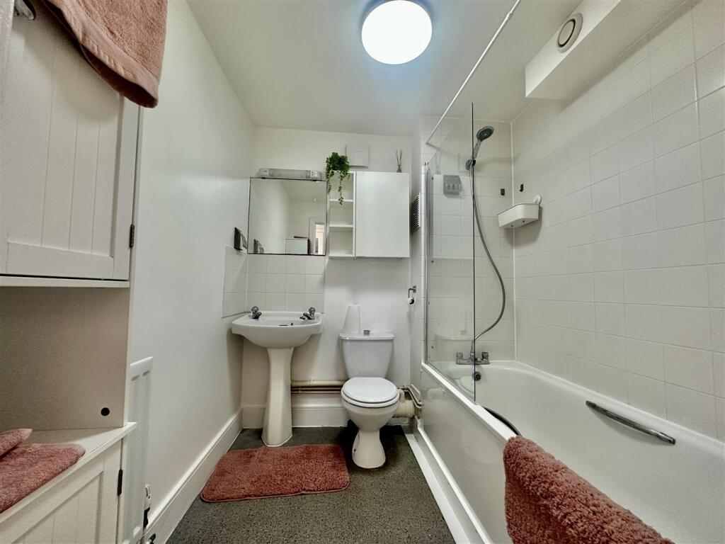 Bathroom new.jpg