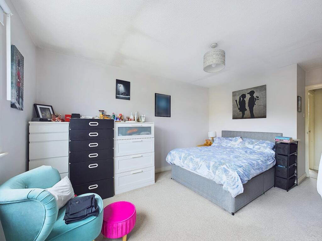 CAM01338G0-PR0077-STILL009