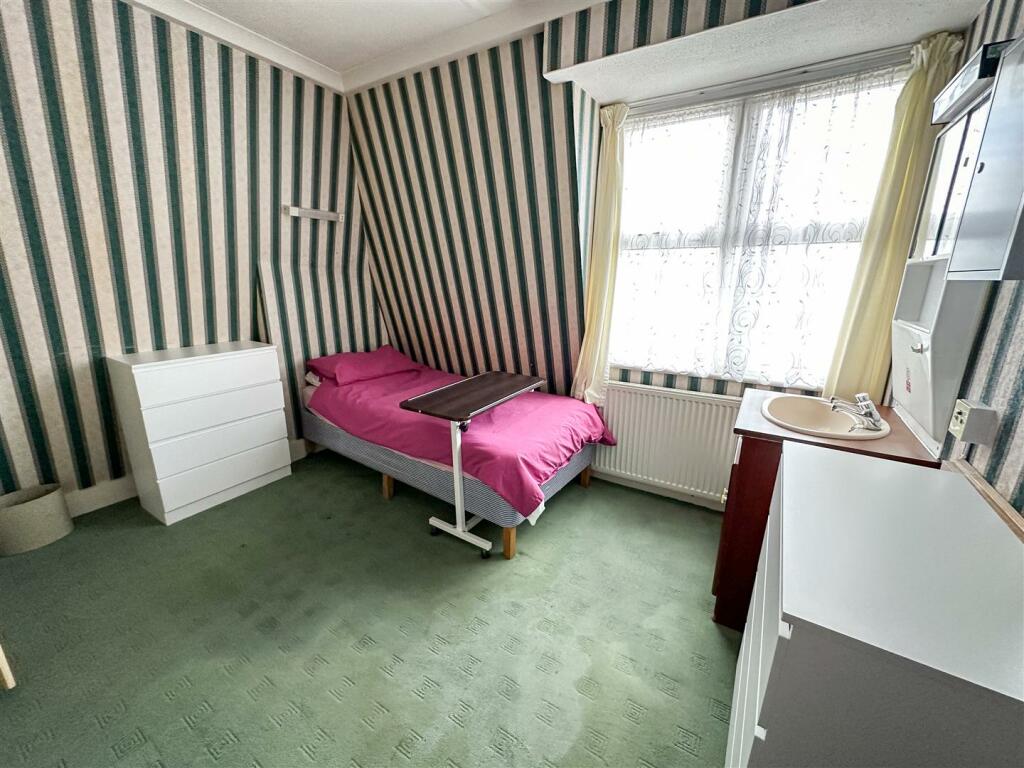 BEDROOM 17