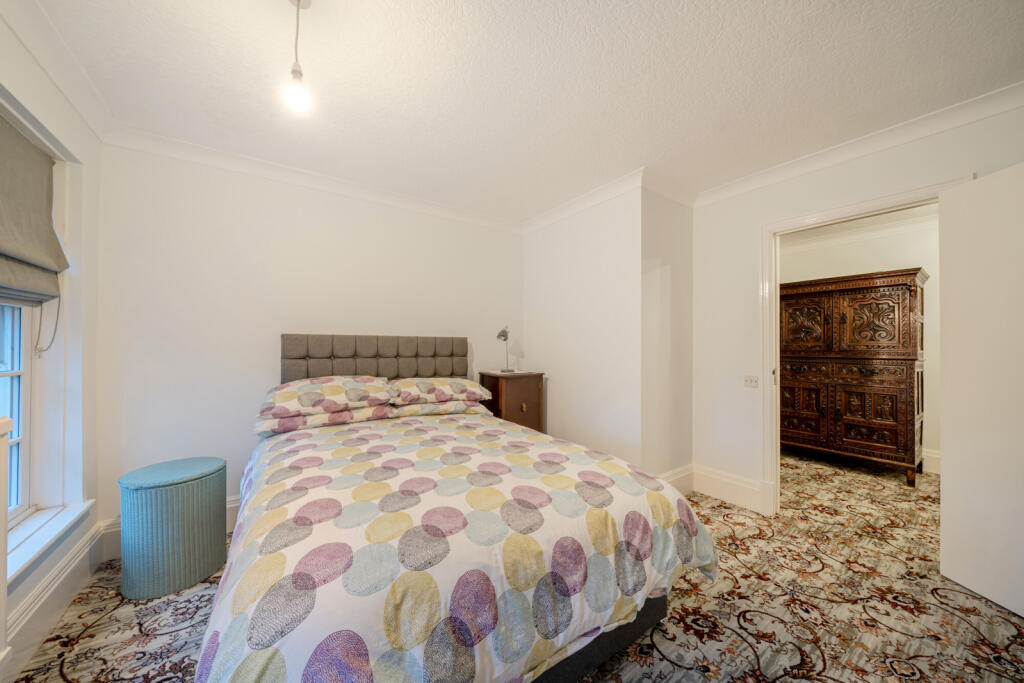 1388744-12-693af4...