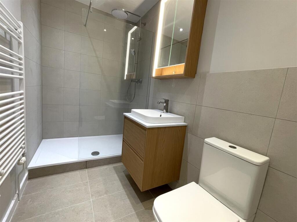 Shower Room.jpg