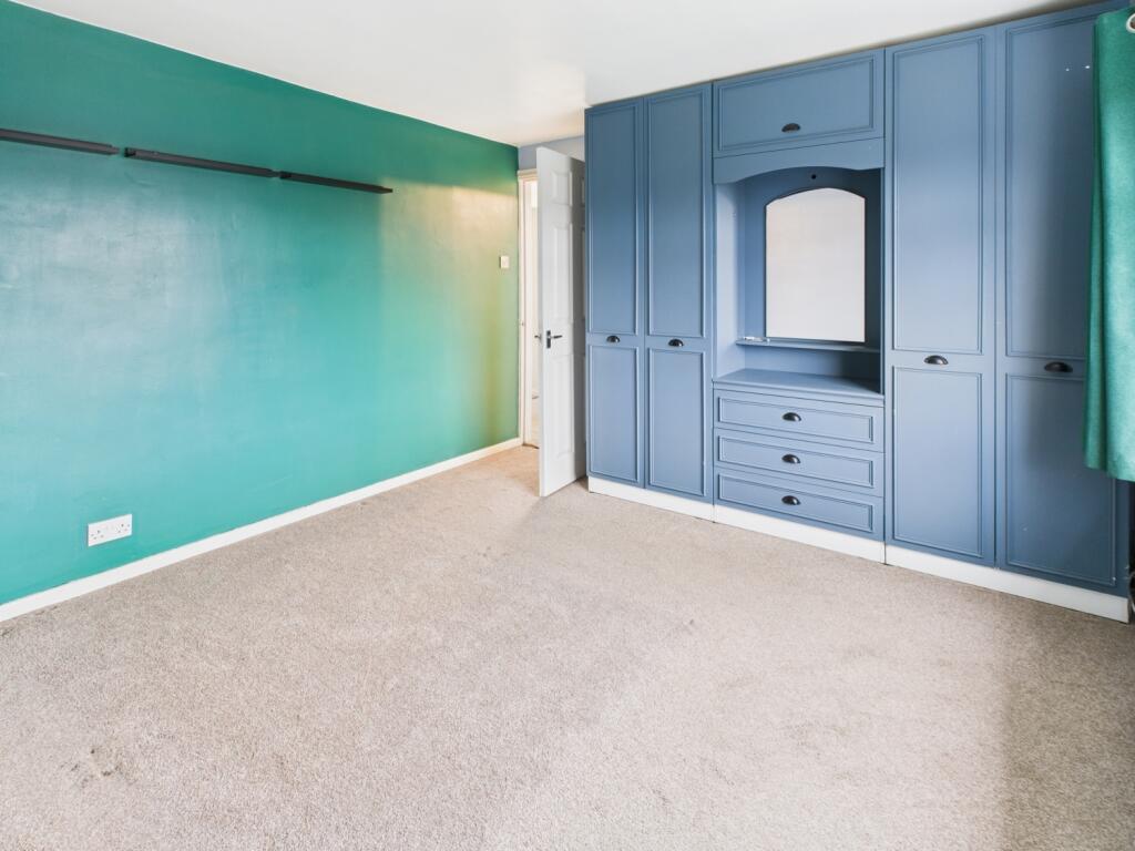 CAM04233G0-PR0046-STILL013