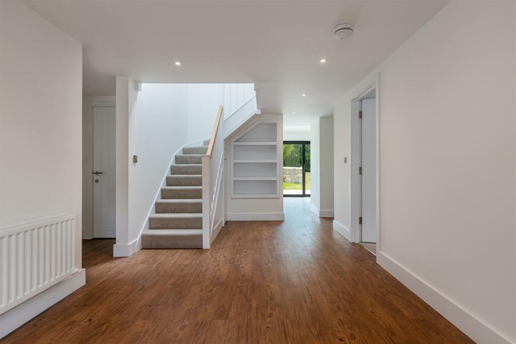 A16 - Barns @ Higher Court Barns, Littlehempston -