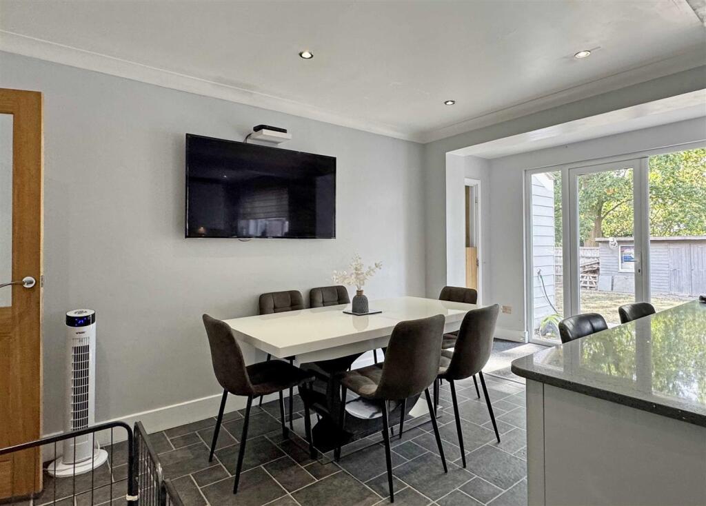 Dining Area.jpg