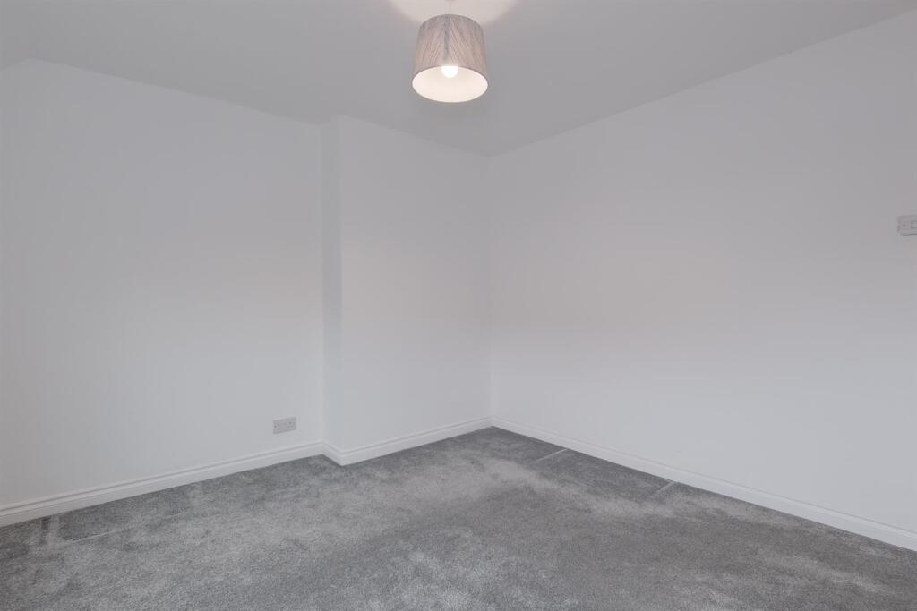 042-3 Loanhead Crescent, Newarthill, ML1 5AW.jpg