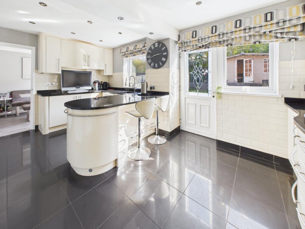 Breakfasting Kitchen