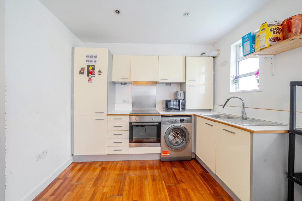 1302612-2-683d902...