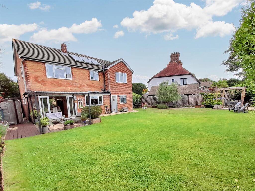 Rear garden 4 new.jpg