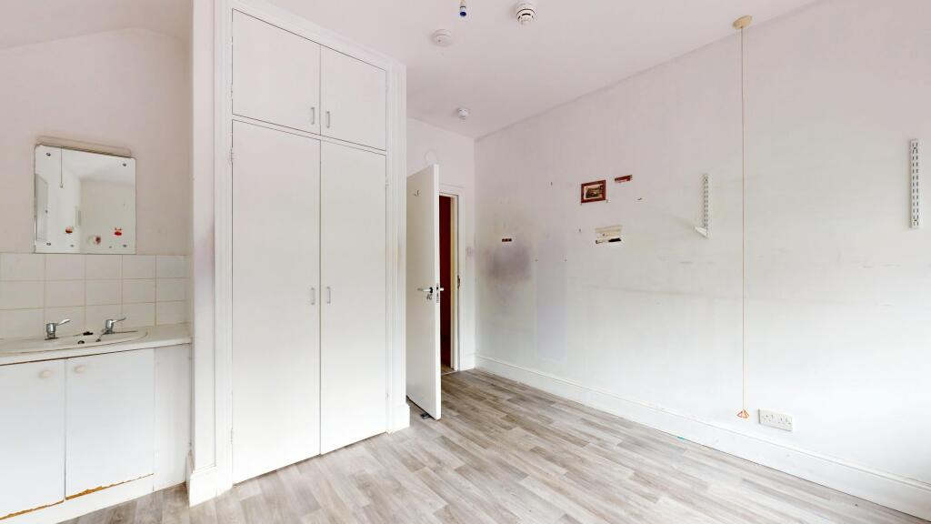 4 &amp; 6 Rosswood Gardens, Wallington SM6 8QZ