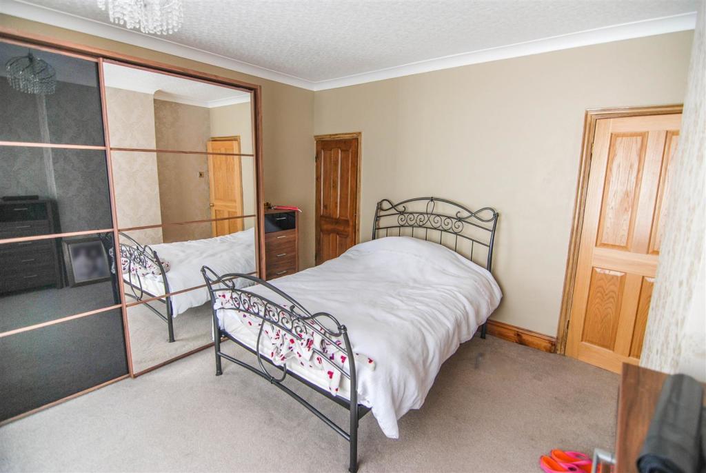 BEDROOM.jpg