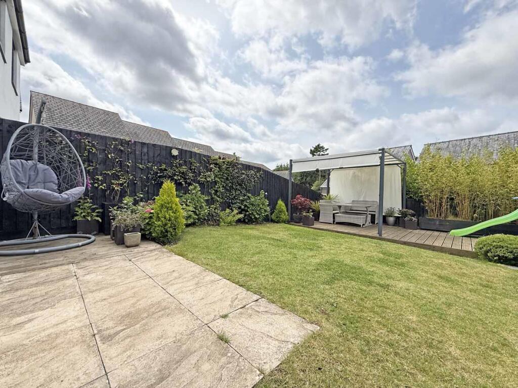 Ivy Drive 27 - Garden 2.jpg