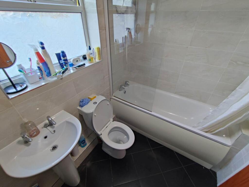 Ground floor bathroo