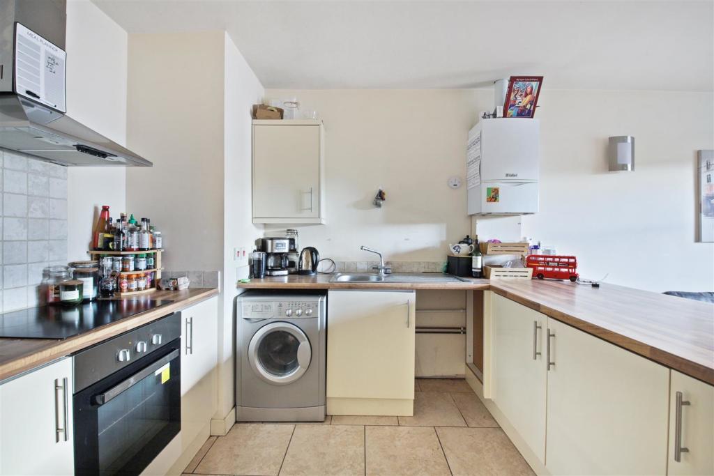 Kitchen a.jpg