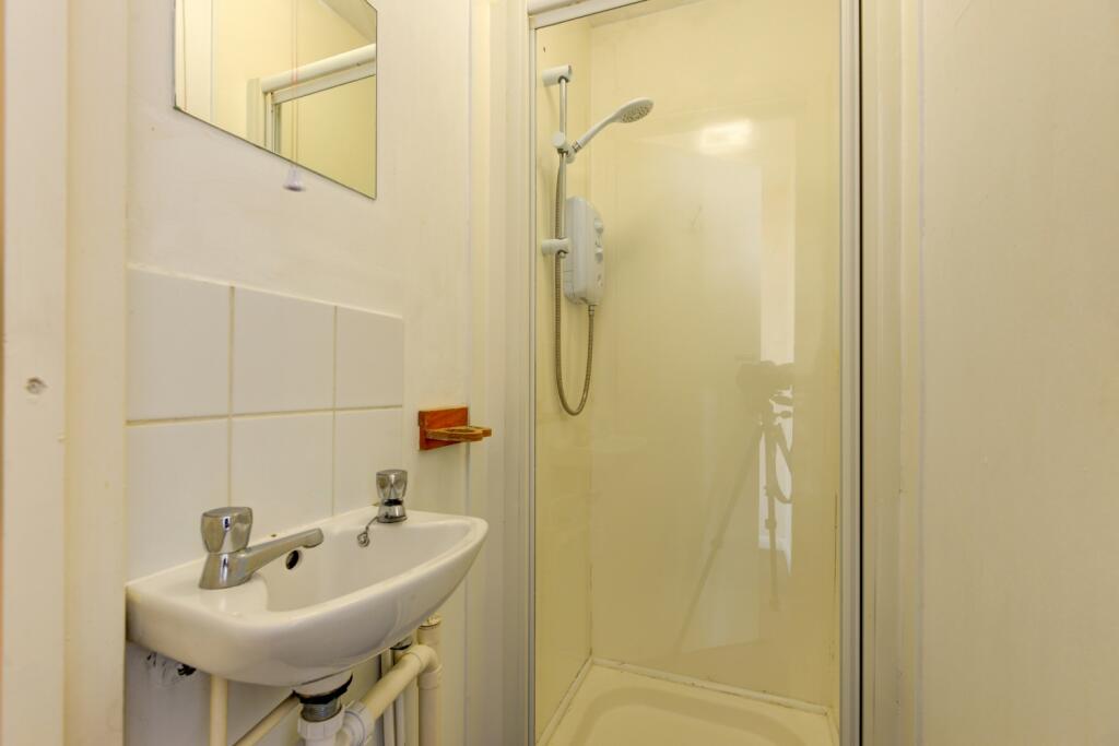 43 Beaconsfield Road Bathroom 2