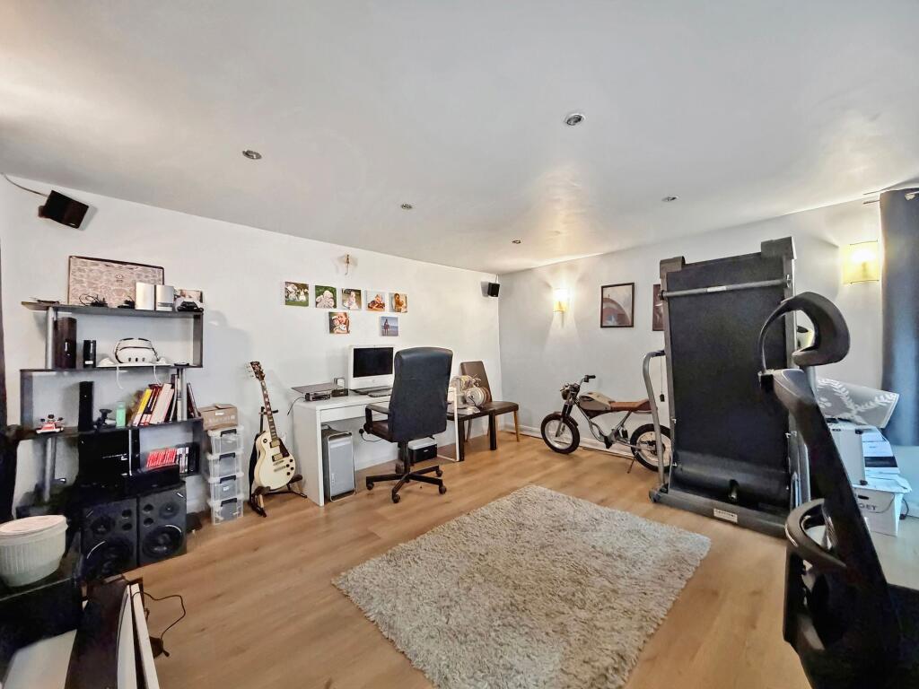 Detached Office/Cinema Room