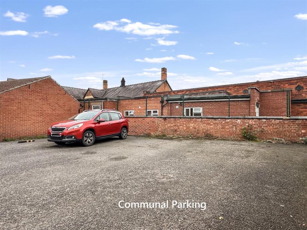 Communal Parking 498
