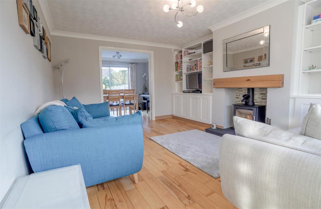 1 Shelley Close Living Room2 Edit.jpg