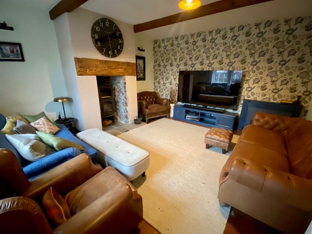 wellhouse lane 33 lounge.jpg