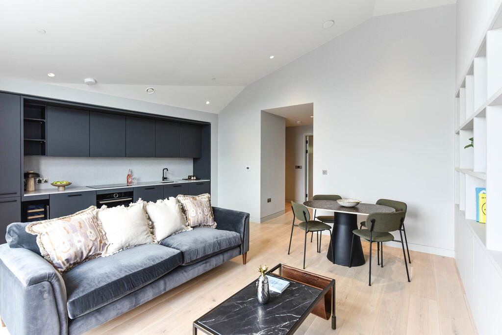 Flat 4 Carnaby Lo...