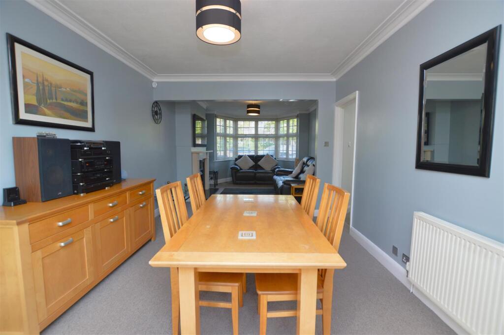 253 Nelson Road living dining room.JPG