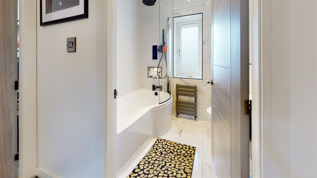 Ilkley-Hall-Mews-Bathroom.jpg