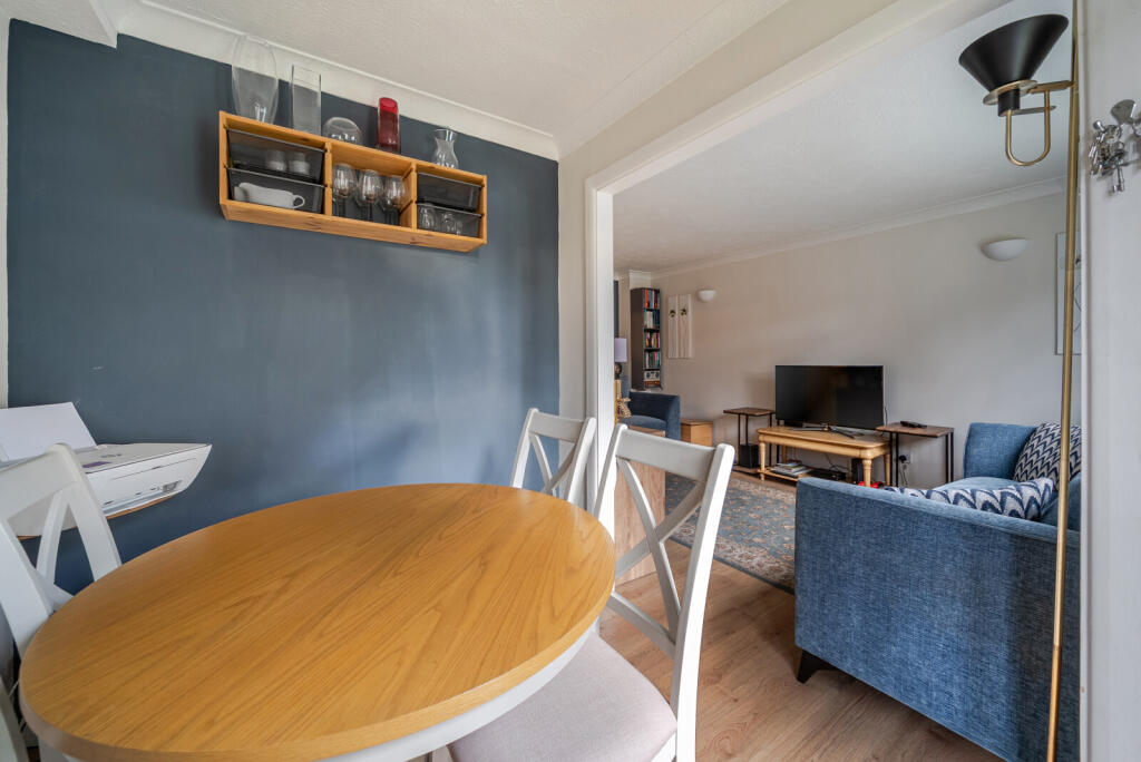 1393029-11-695cdb...