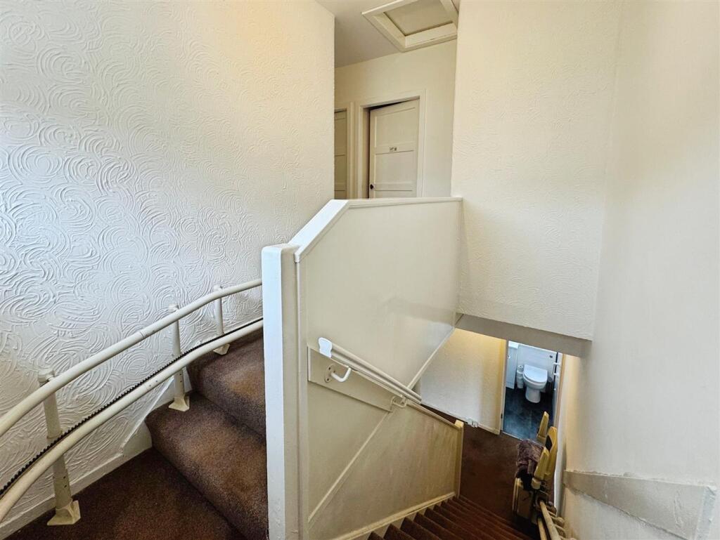 Upper Hallway 1.jpg