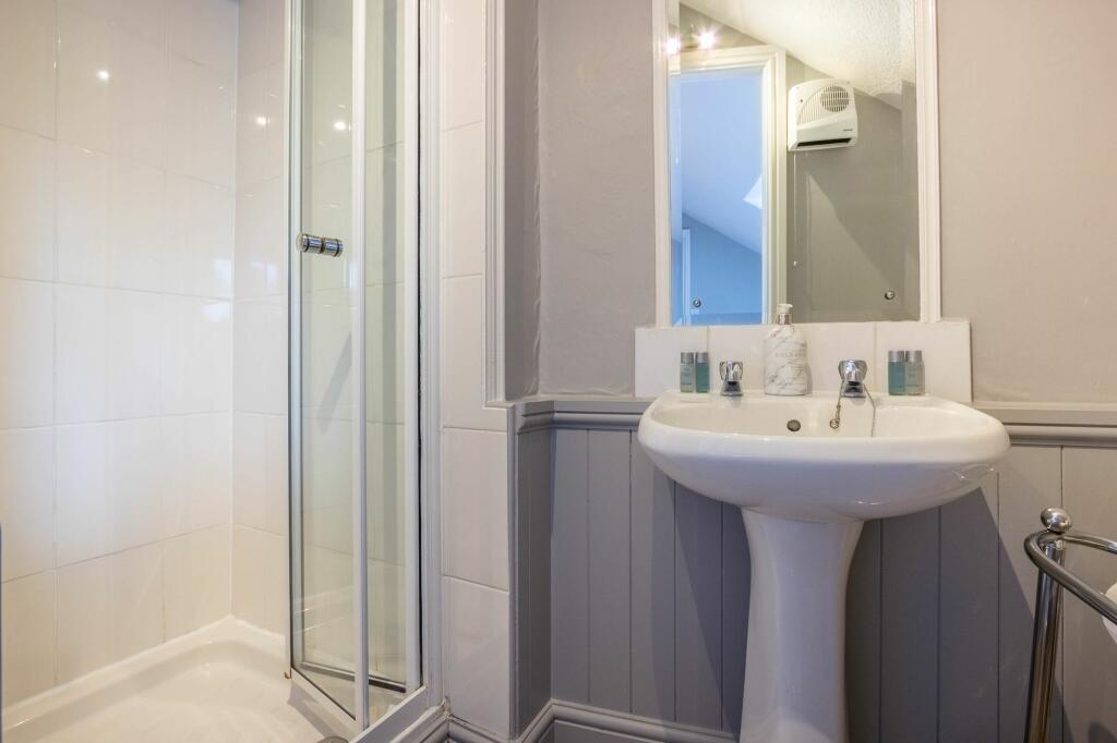 EN SUITE