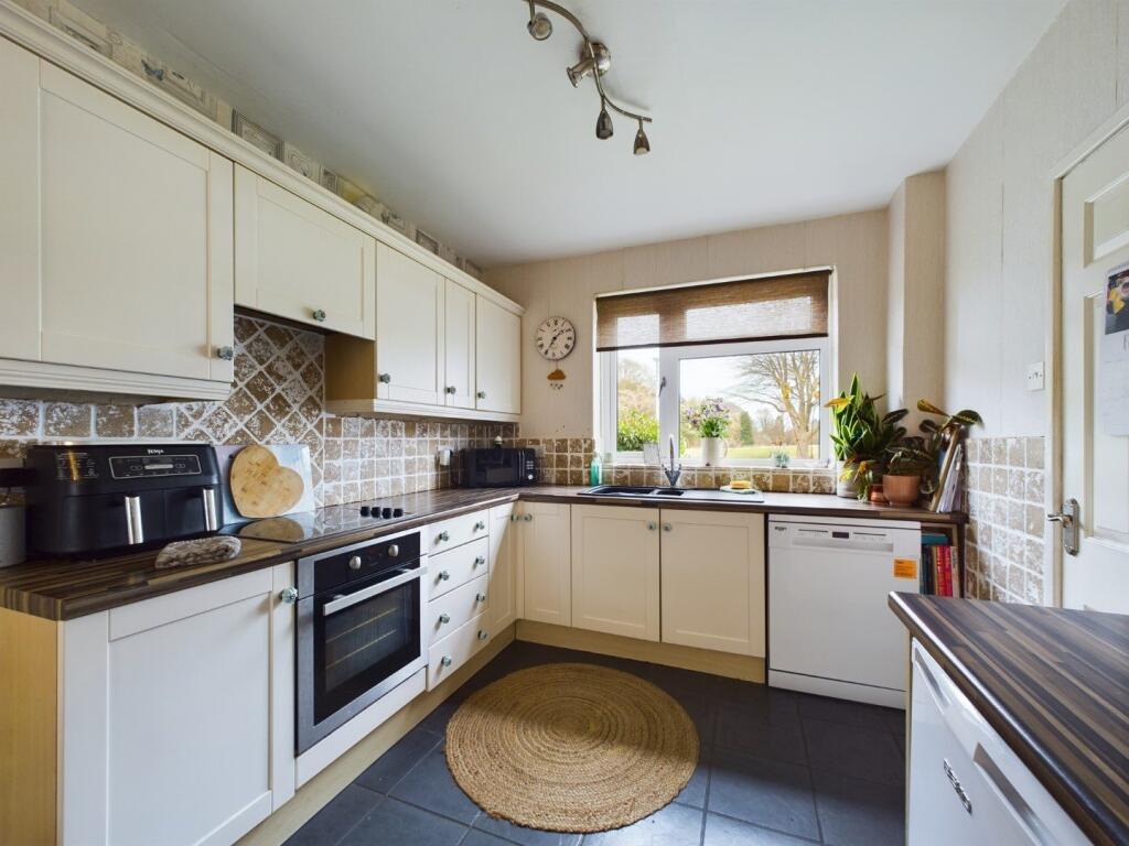 Kitchen/Breakfast Area