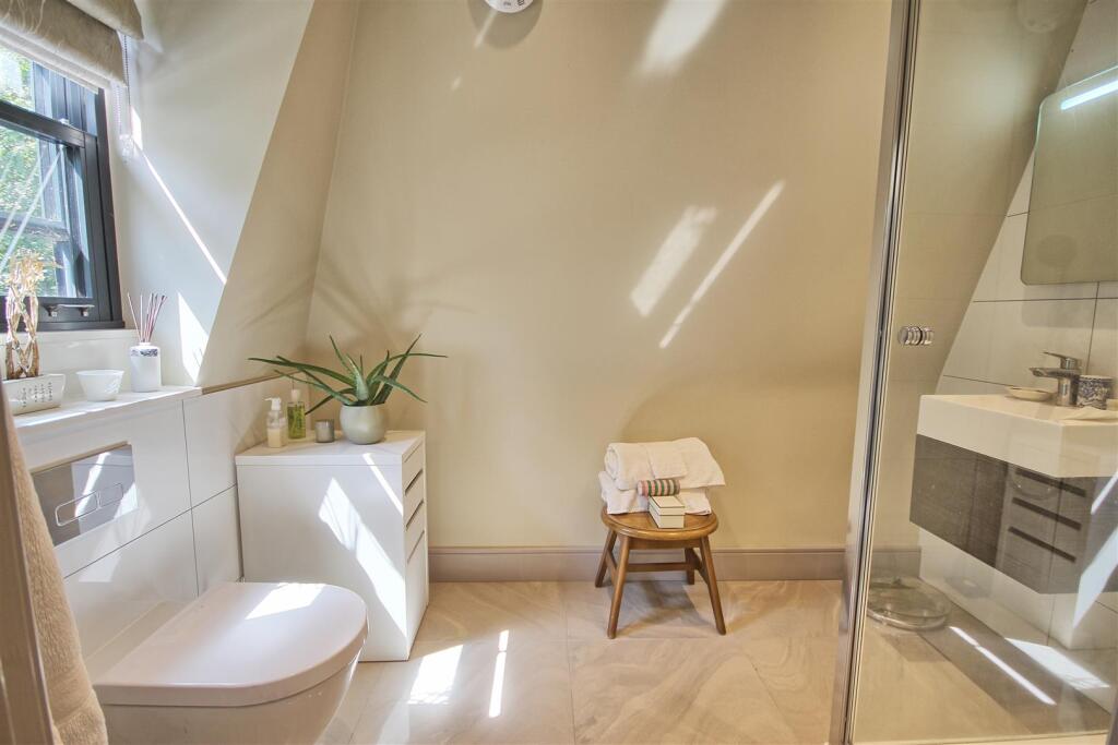 ENSUITE