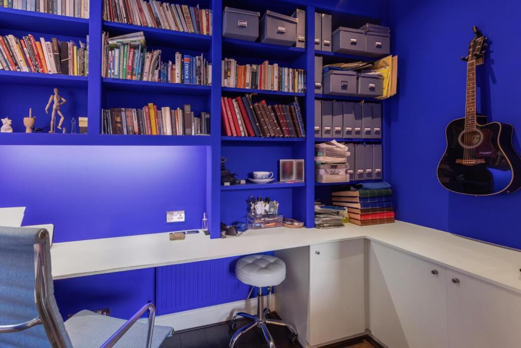 property in Altenburg Gardens, 
Clapham Junction, SW11