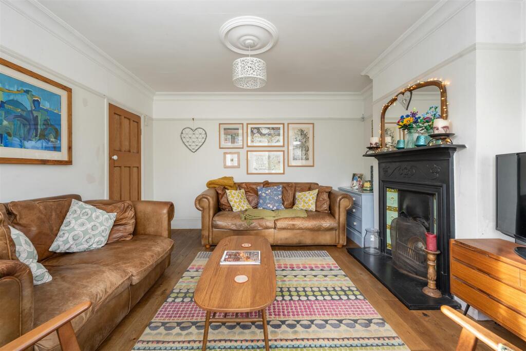 Beacontree Avenue, E17