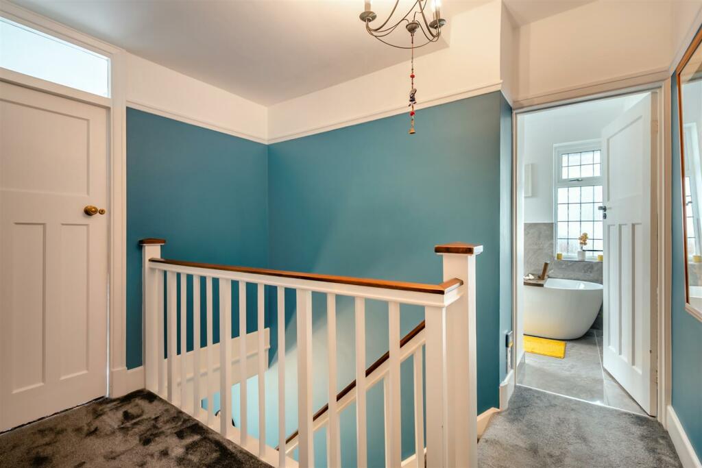 8586991-interior21.jpg